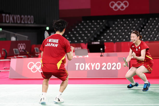 羽毛球接发球必学:3种常见脚部站位及适用场景