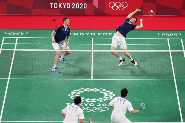 Eagle羽毛球拍价格波动分析:何时购买最划算?