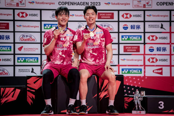 100元羽毛球拍怎么挑?看材质、重量和品牌就对了!