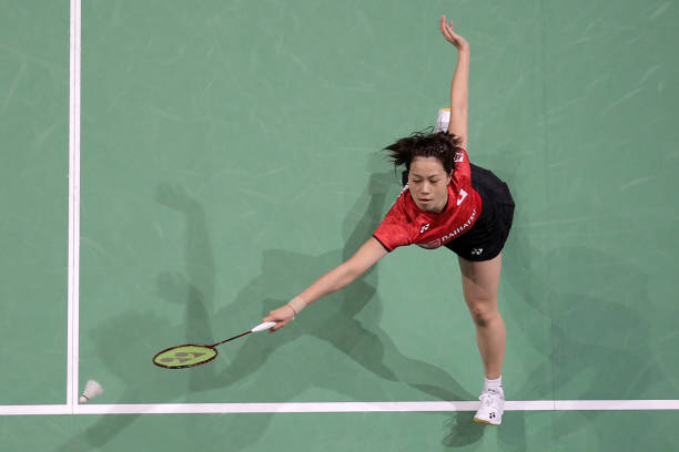 羽毛球拍磅数选择:初中生适合多少磅?