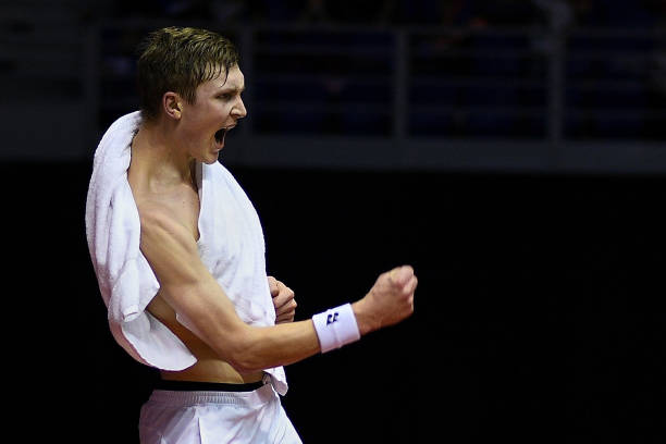 从入门到精通:六个羽毛球术语带你玩转赛场