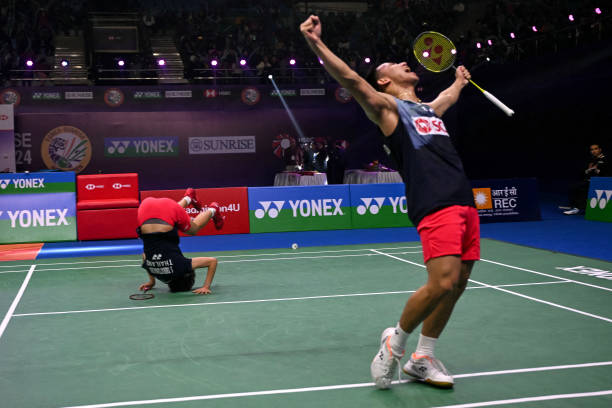 新手必看:羽毛球单打发球站位的常见错误与纠正