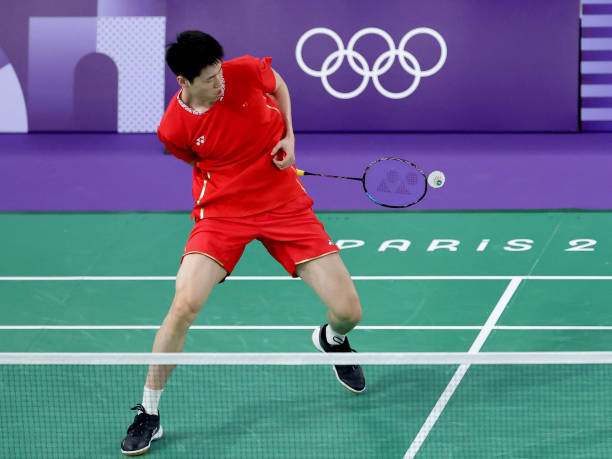 黑白线稿变彩色：羽毛球拍简笔画涂色艺术