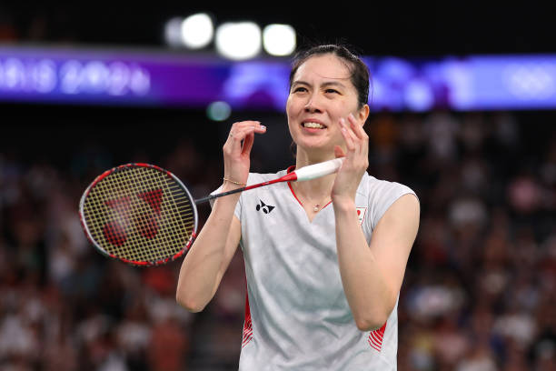 如何画出羽毛球的动态感？击球动作的绘画技巧