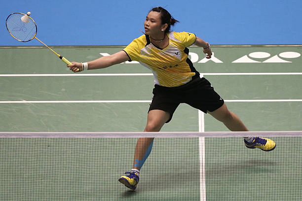 如何提高正手发高远球的稳定性和飞行距离?