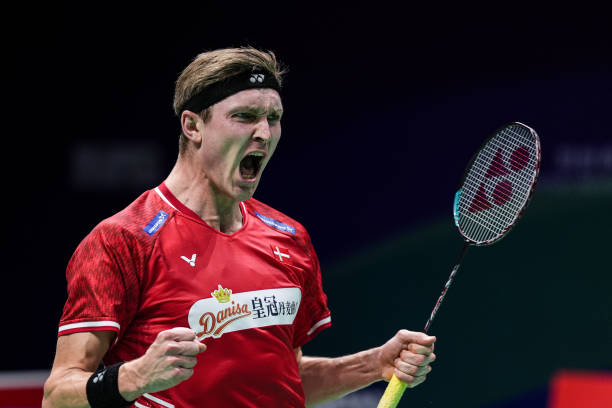 杀球vs高远球:动作细节决定击球效果