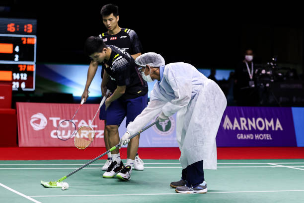 羽毛球杀球、吊球、搓球技术图解