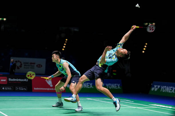 羽毛球拍3U和4U对比:哪种更适合进攻型打法?