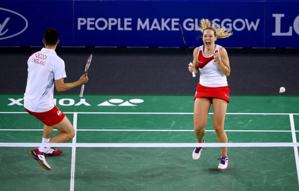 羽毛球比赛中的暂停与换边规则解析