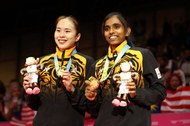 羽毛球比赛规则:单打和双打的边界线示意图