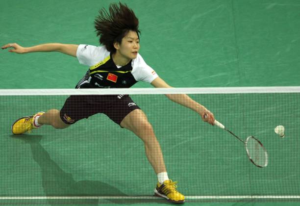 避坑指南:如何挑选既便宜又耐用的羽毛球拍?