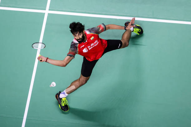 室内羽毛球场标准尺寸详解:规格图与布局要求