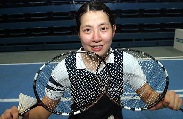 羽毛球规则技巧图解:发球、接发球与站位详解