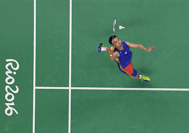 如何正确测量羽毛球场？单打与双打的尺寸差异