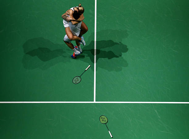 羽毛球提拉球慢动作分解:掌握正确挥拍轨迹