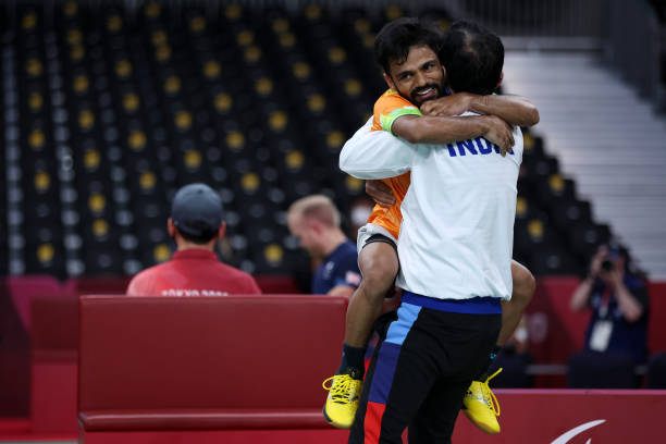 羽毛球必学技巧!高远球、杀球、吊球打法视频教学