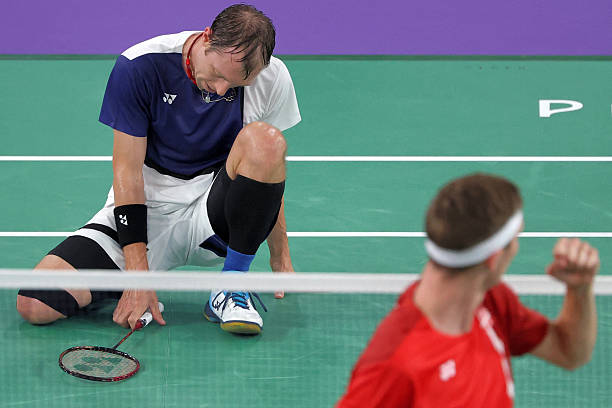 羽毛球场上的线:发球区、边线、端线都是干嘛的?