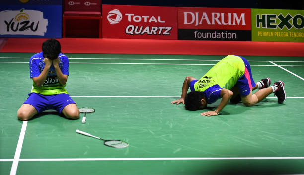 碳纤维还是铝合金?不同材质羽毛球单拍品牌对比