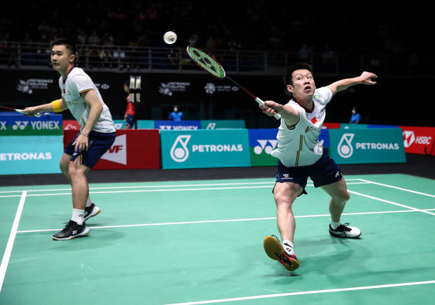 轻量级还是进攻型？不同打法羽毛球拍选购攻略