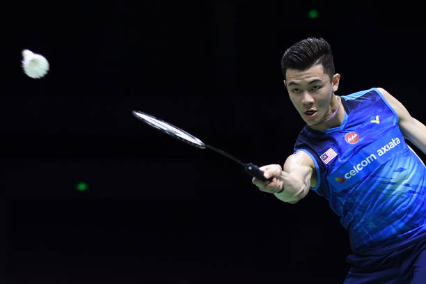 羽毛球扣杀发力技巧:手腕、腰腹、腿部如何协调?