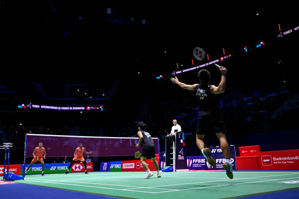 羽毛球短球发球要领：图解低手发球的正确姿势