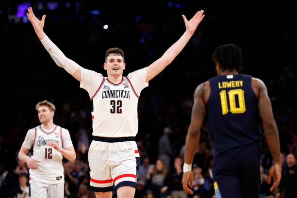 从乔丹到哈登：盘点NBA史上最具影响力的十大得分后卫