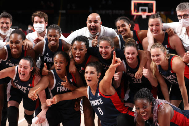 从传统控卫到全能后卫：NBA助攻王风格的演变