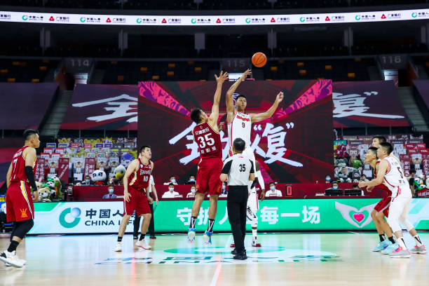 团队配合的关键：篮球传球训练方法详解