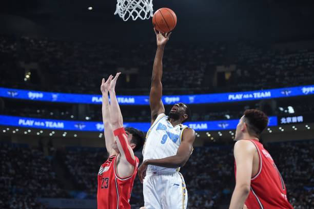 NBA十大经典扣篮瞬间：震撼全场的视觉盛宴