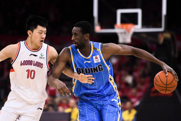 “收球”到底怎么算?搞懂这一点,彻底避免二次运球违例