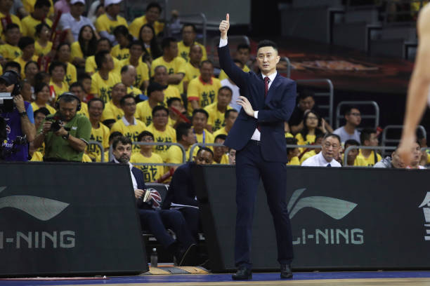 翻腕犯规的裁判手势与判罚:视频解析与案例分析