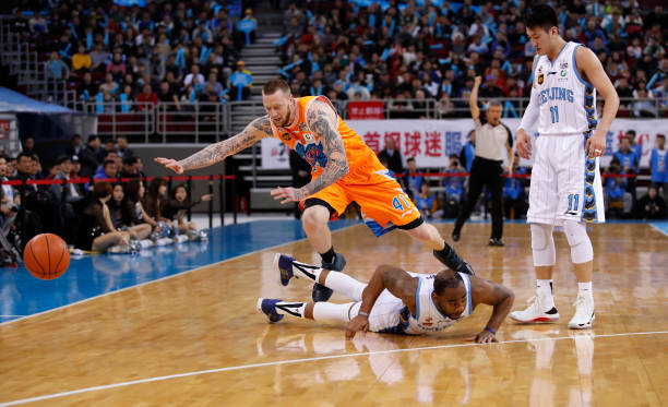 球探即时比分:CBA季后赛最新战况速递!