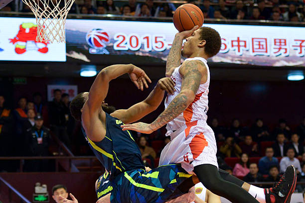 从J博士到伦纳德:小前锋位置的技术演变与时代印记