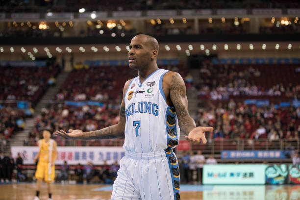 图解大前锋的进攻与防守站位：绘制步骤详解