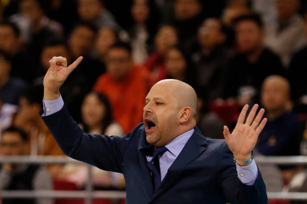 篮球攻防体系构建：策略与实战应用