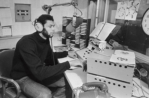 CBA总决赛最新战况：谁将捧起冠军奖杯？