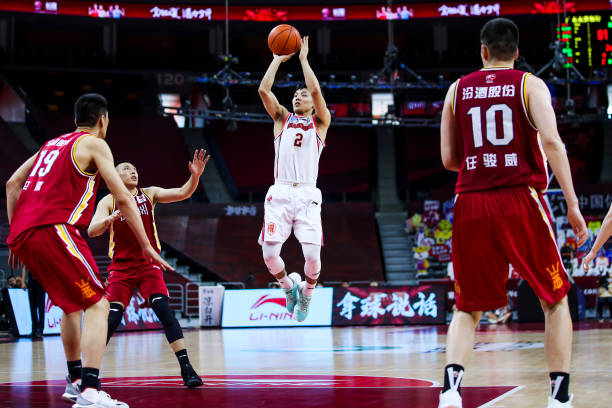 蔡徐坤Q版打篮球表情包简笔画