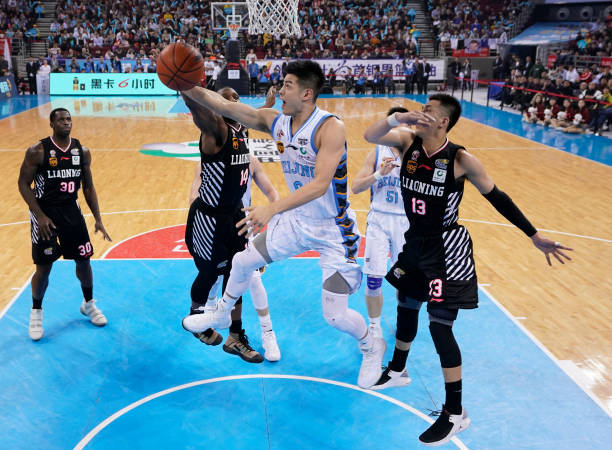 传奇球星在CBA直播回放98中的高光表现