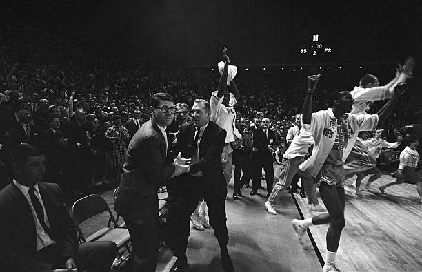 篮球场各区域尺寸指南:禁区、中圈与边线