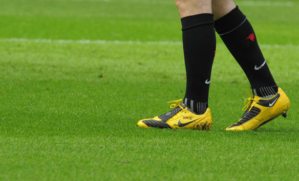 篮球裁判必读:准确判罚罚球区违规的关键尺寸