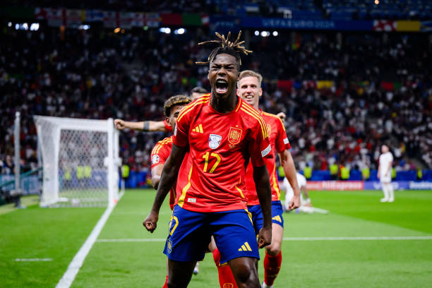 经典重现:菲戈妙传助攻C罗破门的精彩时刻