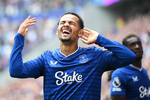 特点: 强调视频的制作技术和可视化效果,让复杂的战术变得直观易懂。