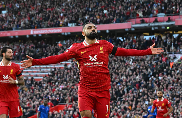 除了马拉多纳,还有哪些传奇球星穿过10号?