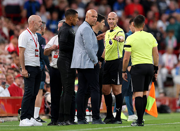 欧冠赛程规则演变：从过去到现在的调整与优化