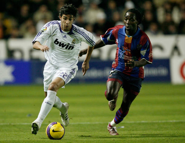 前沿足球2012评测:革新玩法与经典模式的完美融合