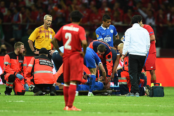 美式足球战术分析：进攻阵型与防守策略