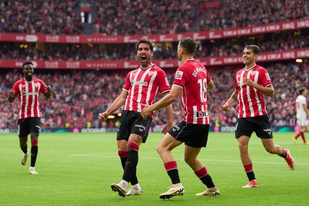 德甲半程积分榜分析:谁将挑战拜仁的霸主地位?