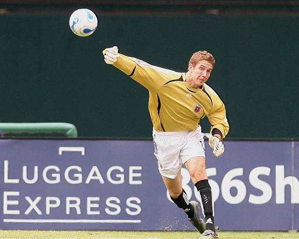 七人制足球场设计规范:从尺寸到灯光布局的完整方案