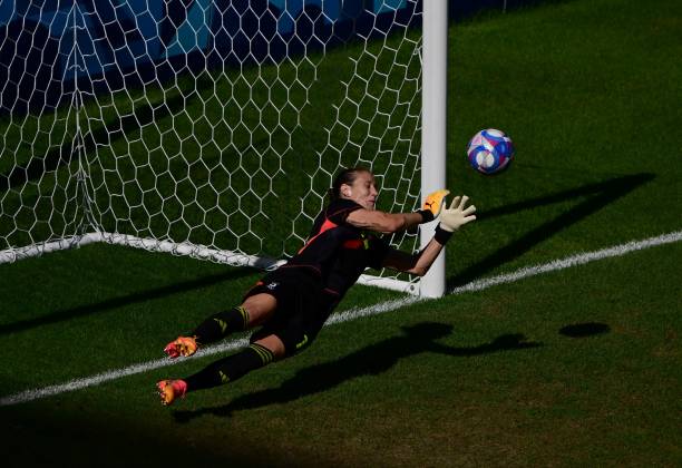 点球补射的公平性:是鼓励进攻还是削弱门将优势?