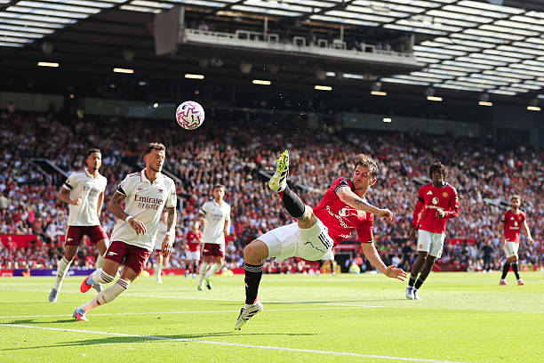 2016欧洲杯决赛:C罗仅踢25分钟伤退,却成精神领袖